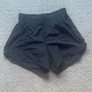 LULU LEMON HOTTIE HOT SHORTS